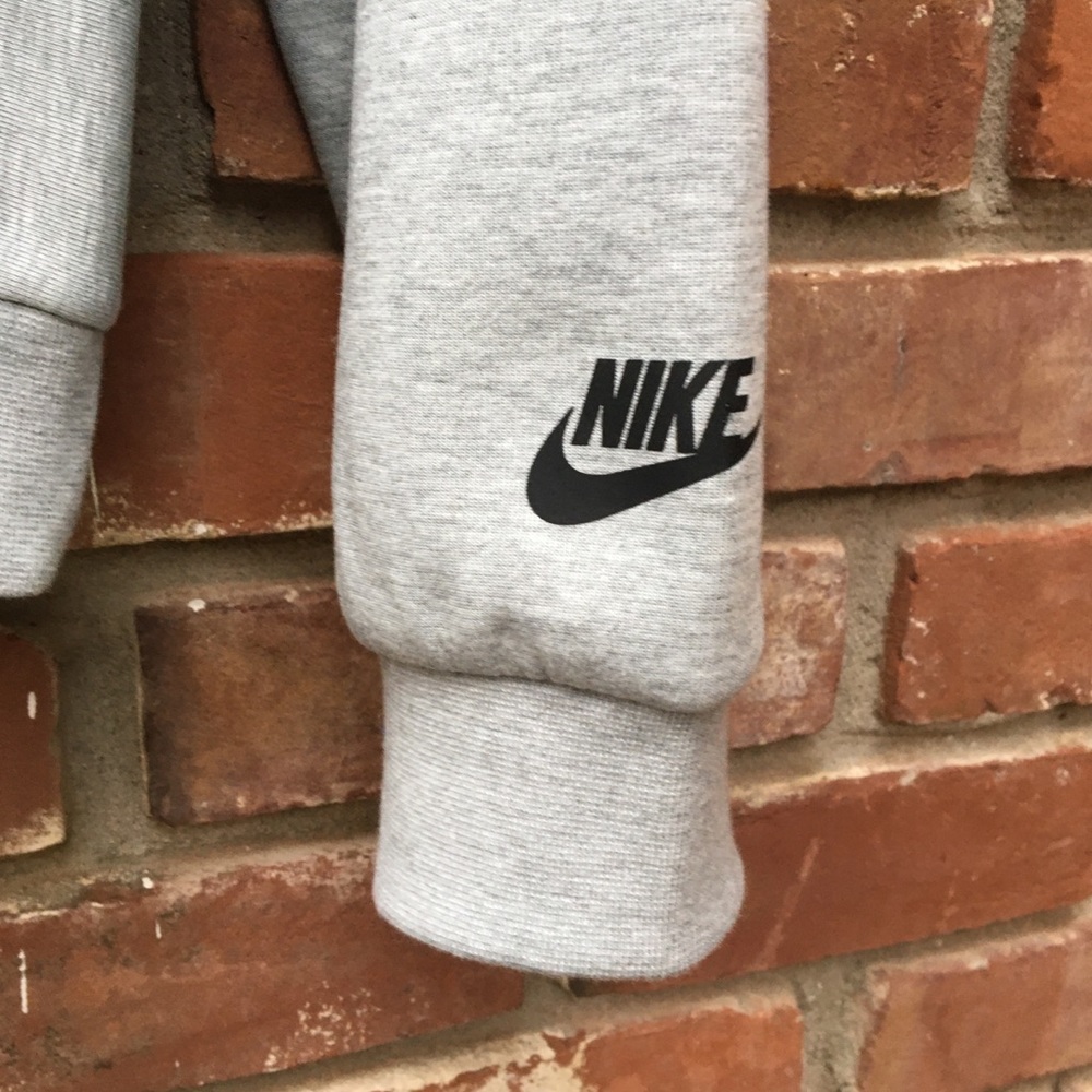 Nike Performance Sweatshirt - Picture 3 of 5